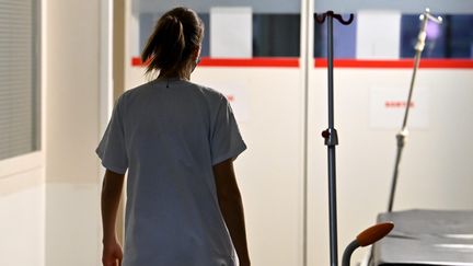 La Première ministre a annoncé le 31 août une série de revalorisations salariales au bénéfice des soignants à l'hôpital, en particulier pour le travail de nuit et le dimanche. (REMY PERRIN / MAXPPP)