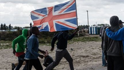 Des migrants manifestent à Calais le 1er octobre 2016. (Samuel Boivin /AFP)