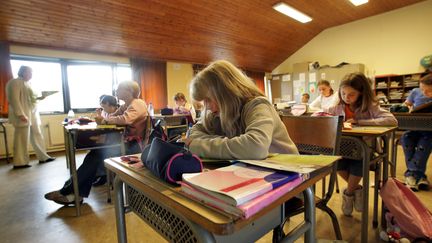 Des enfant de l'&eacute;cole communale Jean-Jaur&egrave;s de Mouscron (Belgique), en 2005. (FRANCOIS LO PRESTI / AFP)