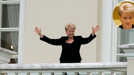 au cours de sa cérémonie d'investiture à Vilnius, le 12/07/2009.
• Dalia Grybauskaite devient la première femme présidente de la République en Lituanie
• Dalia Grybauskaite reçoit le Prix Charlemagne


 (REUTERS / Ints Kalnins)