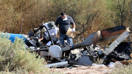  (Les enquêteurs argentins sur les lieux du crash © REUTERS |)