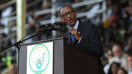 Le pr&eacute;sident rwandais, Paul Kagam&eacute;, le&nbsp;7 avril 2014, dans le stade de Kigali, lors des c&eacute;r&eacute;monies de comm&eacute;moration du g&eacute;nocide de 1994.&nbsp; (SIMON MAINA / AFP)