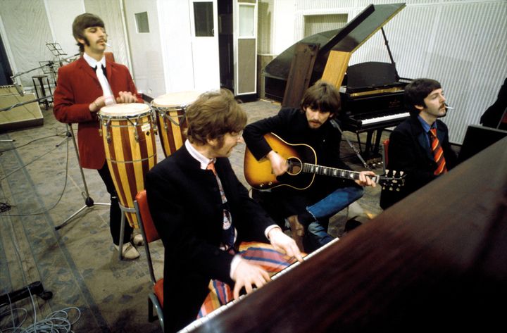 Ringo, John, George et Paul lors des séances en studio qui se sont étalées sur 5 mois
 (Apple Corps Ltd.)