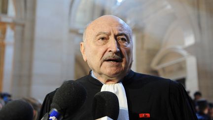 L'avocat pénaliste Georges Kiejman au palais de justice de Paris, le 8 mars 2011. (BERTRAND GUAY / AFP)