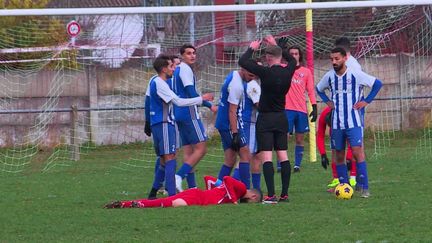 Les arbitres de matchs de football du district Ariège sont équipés de caméra embarquée. Ce dispositif prévient les agressions contre les joueurs, les arbitres, les officiels ou le public.