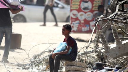 Des Palestiniens à Khan Younès, le 15 août 2024. (THENEWS2 / NURPHOTO)