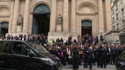 Jane Birkin : un dernier hommage a été rendu à l’illustre chanteuse (France 3)