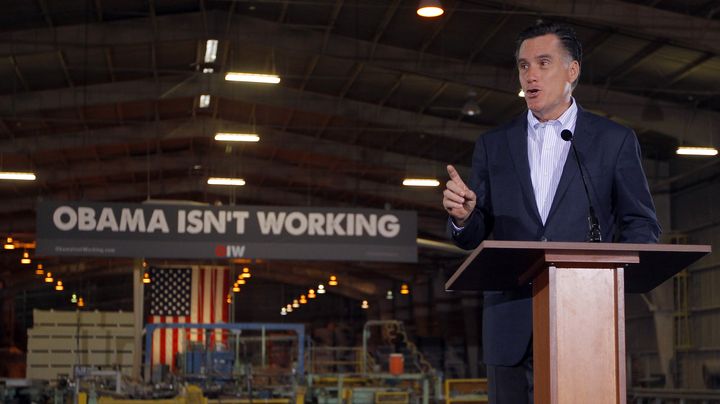 Mitt Romney dans son contre-discours sur l'&eacute;tat de l'Union de Barack Obama, le 24 janvier 2012 &agrave; Tampa, en Floride (Etats-Unis). (BRIAN SNYDER / REUTERS)