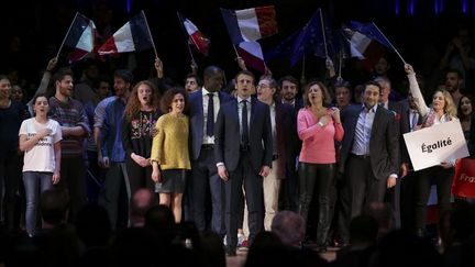 Le candidat d'En Marche! à la présidentielle tenait meeting en fin de journée dans l'imposant Central Hall Westminster, une salle d'architecture baroque située près du parlement britannique. (DANIEL LEAL-OLIVAS / AFP)