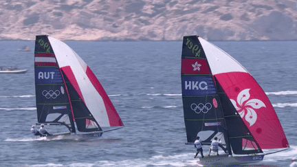 À Marseille, où se déroulent toujours les épreuves de voile, le vent s'est levé pendant le week-end. Les vacanciers peuvent, eux aussi, profiter du spectacle. (France 2)