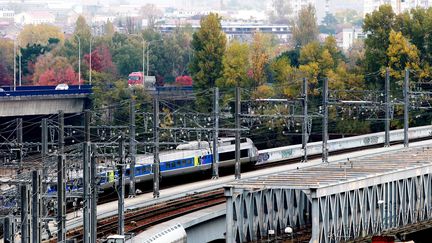 Un TER au départ de Bordeaux (Gironde), le 15 novembre 2016. (MAXPPP)