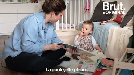 Les enfants peuvent apprendre la langue des signes avant même de savoir parler pour communiquer plus rapidement. La preuve avec Gabrielle, 16 mois.