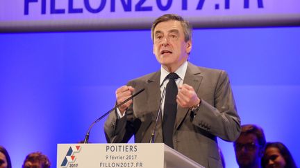 Le candidat &nbsp;des Républicains à la présidentielle 2017, François Fillon prononce un discours lors d'un meeting à Chasseneuil-du-Poitou (Vienne), le 9 février 2017. (MICHEL GARDE / CITIZENSIDE)