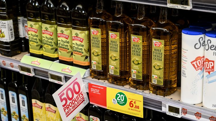 Bottles of olive oil in a supermarket in Argelès-sur-Mer (Pyrénées-Orientales), March 21, 2023. (MICHEL CLEMENTZ / MAXPPP)