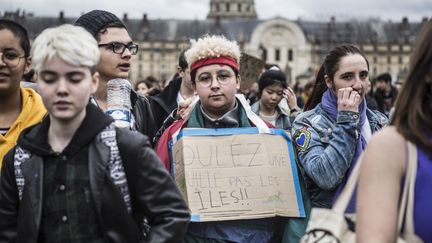 Des jeunes manifestants&nbsp;lors de la marche&nbsp;pour le climat, entre la place du Panthéon et Invalides à Paris le 15 mars 2019, dans le cadre de la mobilisation mondiale "fridays for future" pour exiger une action des gouvernements en faveur de l'environnement. (YANN CASTANIER / HANS LUCAS / AFP)