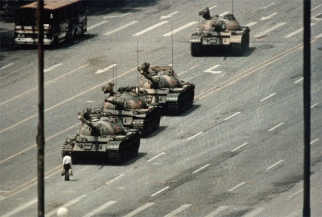 &nbsp; (5 juin 1989, un homme face aux chars à Pekin © Bettmann/CORBIS)