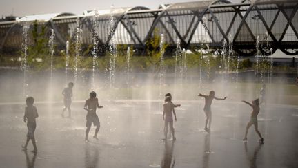 Dans un parc madril&egrave;ne le 8 ao&ucirc;t 2012. (PEDRO ARMESTRE / AFP)