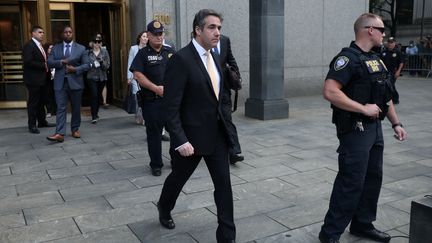 L'ancien avocat de Donald Trump,&nbsp;Michael Cohen, quitte le tribunal de Manhattan, à New York aux Etats-Unis, le 21 août 2018. (MIKE SEGAR / REUTERS)