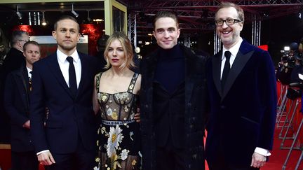 L'équipe du film "The lost city of Z", au festival du film de Berlin, le 14 février 2017.&nbsp; (JOHN MACDOUGALL / AFP)