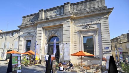 Situé non loin du Palais des Papes, ce bâtiment construit au XIVe siècle est l'un des plus anciens de la ville. Tour à tour grenier à sel et salle des ventes, l'édifice classé au patrimoine français accueille maintenant des spectacles vivants.
 (Vincent Damourette pour Culturebox)