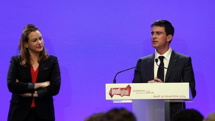 Le Premier ministre, Manuel Valls, et la secr&eacute;taire d'Etat au Num&eacute;rique,&nbsp;Axelle Lemaire, le 20 novembre 2014 &agrave; la troisi&egrave;me &eacute;dition de "Jeudi digital" &agrave; Paris. (FRANCOIS GUILLOT / AFP)