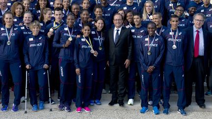 Les athl&egrave;tes fran&ccedil;ais des championnats d'Europe d'athl&eacute;tisme re&ccedil;us &agrave; l'Elys&eacute;e, le 18 ao&ucirc;t 2014. (ALAIN JOCARD / AFP)