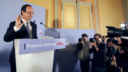 Fran&ccedil;ois Hollande, candidat PS &agrave; la pr&eacute;sidentielle, tient une conf&eacute;rence de presse &agrave; Paris, le 9 novembre 2011. (PATRICK KOVARIK /&nbsp;AFP PHOTO&nbsp;)