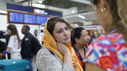 Naveen Hashim, chercheuse et militante des droits des femmes, à son arrivée à l'aéroport Roissy-Charles de Gaulle de Roissy, le 4 septembre 2023. (GEOFFROY VAN DER HASSELT / AFP)