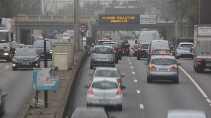 Un pic de pollution aux particules est prévu mercredi 20 janvier 2016 à Paris. (CAROLINE PAUX / CITIZENSIDE.COM / AFP)