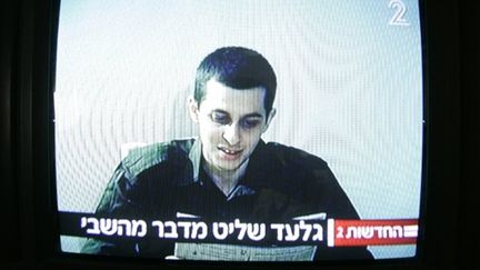 Une vidéo du soldat otage franco-israélien Gilad Shalit, diffusée le 2 octobre 2009 par la télévision israélienne (AFP / Jonathan Nackstrand)