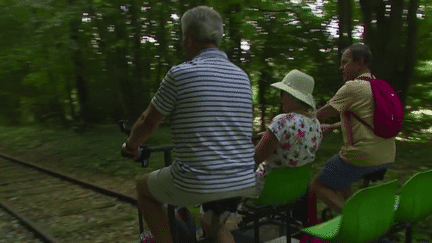 Seine-et-Marne : sur la route du vélorail, un chemin à la force des mollets (France 2)