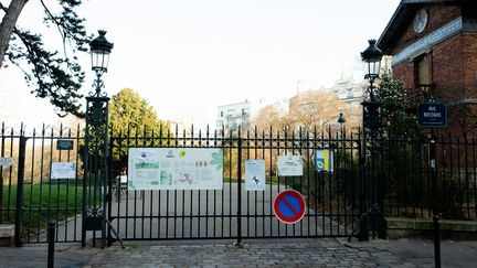 Le parc des Buttes-Chaumont fermé après la découverte des membres du corps d'Assia B., le 14 février 2023, à Paris. (EDOUARD RICHARD / HANS LUCAS / AFP)