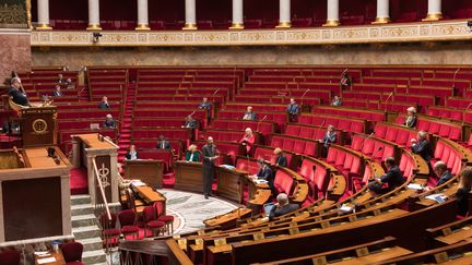 VIDEO. Coronavirus : l'Assemblée nationale observe une minute de silence en hommage aux victimes