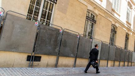 Panneaux électoraux installés à Paris pour les élections législatives des 12 et 19 juin 2022 (BRUNO LEVESQUE / MAXPPP)