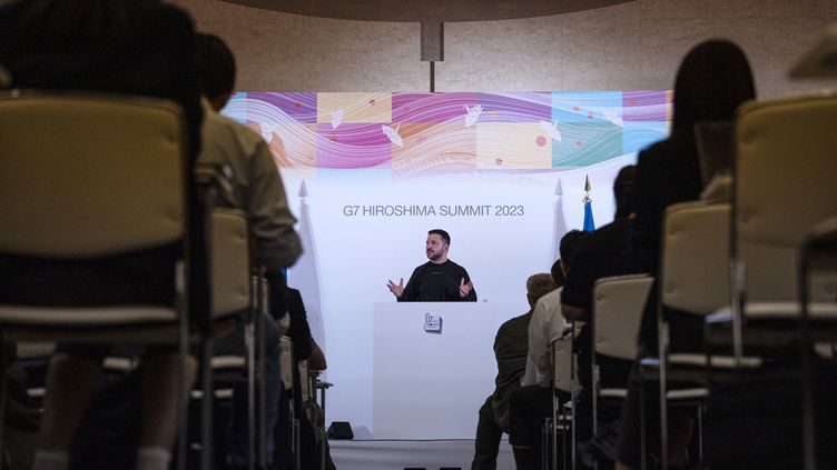 Le président ukrainien Volodymyr Zelensky lors du sommet du G7, le 21 mai 2023. (LOUISE DELMOTTE / AFP)