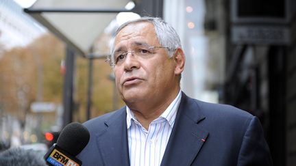 L'avocat Robert Bourgi répond aux questions des journalistes à Paris, le 12 septembre 2011. (JOHANNA LEGUERRE / AFP)