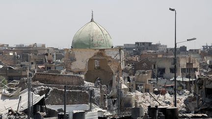 Vue de la mosquée&nbsp;détruite d'Al-Nouri dans les quartiers occupés par les jihadistes à Mossoul (Irak), le 27 juin 2017 (ERIK DE CASTRO / REUTERS)