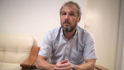 Sébastien Chadaud-Pétronin&nbsp;lors d'une conférence de presse à Nouakchott en Mauritanie, le 24 novembre 2018. (THOMAS SAMSON / AFP)