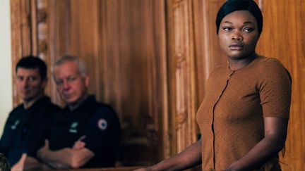 Guslagie Malanda dans "Saint Omer" d'Alice Diop (2022). (LAURENT LE CRABE)