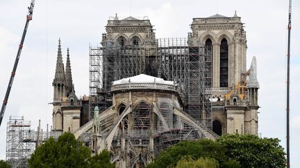 La cathédrale Notre-Dame de Paris, le 10 mai 2019, près d'un mois après l'incendie qui a détruit sa toiture et sa flèche. (BERTRAND GUAY / AFP)