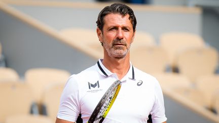 Patrick Mouratoglou à l'entraînement sur le court Philippe-Chatrier de Roland-Garros, le 29 mai 2021. (ROB PRANGE / SPAIN DPPI / AFP)