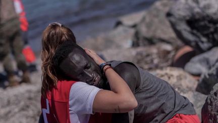 Ceuta : après être venue en aide à un migrant, une secouriste se fait harceler sur les réseaux sociaux