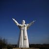 Statue du pape Jean-Paul II, &agrave; Czestochowa, dans le sud de la Pologne, le 2 avril 2014. (KACPER PEMPEL / REUTERS)