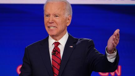 Joe Biden désormais seul démocrate en lice pour la Maison blanche (ici, lors d'un débat télévisé à Washington, le 15 mars 2020). (MANDEL NGAN / AFP)