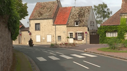 Yvelines : quel bilan, après la déviation des camions du Tremblay-sur-Mauldre vers le village voisin ? (France 2)