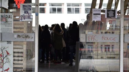 La faculté de Lettres de Nancy (Meurthe-et-Moselle) est bloquée, le 4 avril 2018. (JEAN-CHRISTOPHE VERHAEGEN / AFP)