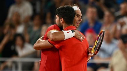 Fin de parcours pour les Espagnols Carlos Alcaraz et Rafael Nadal. Les deux joueurs ont été éliminés par une paire experte du double, les Américains Austin Krajicek et Ram Rajeev, en deux sets (2-6, 4-6).