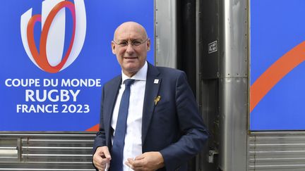 Le président de la fédération française de rugby Bernard Laporte lors de l'inauguration d'un train de promotion pour la Coupe du monde 2023 en France, le 8 septembre 2020 à la gare de Lyon, à Paris. (ALAIN JOCARD / AFP)