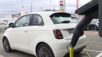 Automobile : des véhicules électriques à 100 euros par mois pour les plus modestes ?