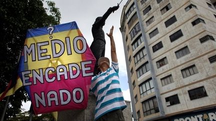 Protestation contre la décision du gouvernement de fermer la radio privée CNB, à Caracas, le 1er août 2009. (© AFP/THOMAS COEX)